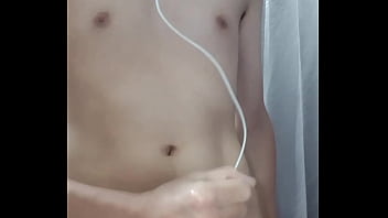 穿三角褲的男子 thumbnail