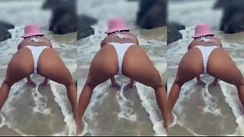 Novinha noel recebe seu presente de natal