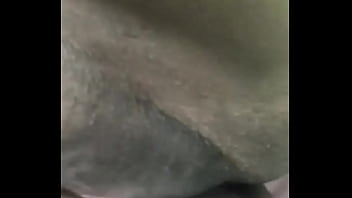 Mulher com a bucetar aberta esperando uma rola