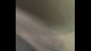 Mulher com a bucetar aberta esperando uma rola