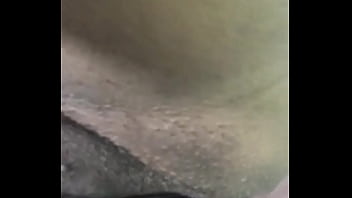 Mulher com a bucetar aberta esperando uma rola