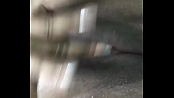 Mulher com a bucetar aberta esperando uma rola