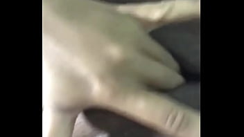 Mulher com a bucetar aberta esperando uma rola