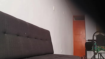 Hermanastra ninfomana follando con su compañero del trabajo camara espia real