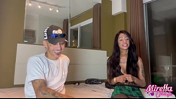 Estranho no elevador me faz proposta indecente eu com tesao topei kkk