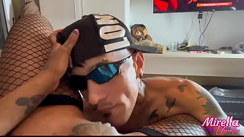 Estranho no elevador me faz proposta indecente eu com tesao topei kkk