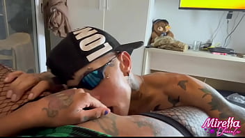 Estranho no elevador me faz proposta indecente eu com tesao topei kkk