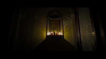 Luisa ranieri prende il sole nuda su una barca