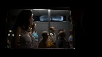 Luisa ranieri prende il sole nuda su una barca Luisa ranieri prende il sole nuda su una barca