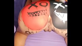 Delicia de pintura dessa morena