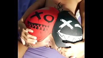 Delicia de pintura dessa morena