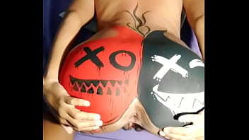 Delicia de pintura dessa morena