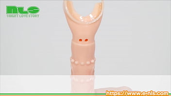 咥えてズボズボする新感覚なディルドプレイ。