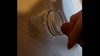 瓶の中に射精する日本人 thumbnail
