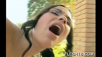 Sexy princess kristen explores dong