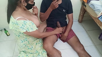 चुदासी मकान मालकिन ने किरायेदार लड़के को दारू पीते हुए पकड़ा फिर उसके बड़ा लण्ड अपनी चूत में लिया चुदासी मकान मालकिन ने किरायेदार लड़के को दारू पीते हुए पकड़ा फिर उसके बड़ा लण्ड अपनी चूत में लिया