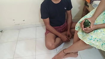 चुदासी मकान मालकिन ने किरायेदार लड़के को दारू पीते हुए पकड़ा फिर उसके बड़ा लण्ड अपनी चूत में लिया चुदासी मकान मालकिन ने किरायेदार लड़के को दारू पीते हुए पकड़ा फिर उसके बड़ा लण्ड अपनी चूत में लिया