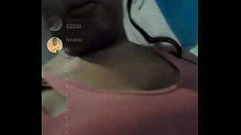 Solo chichis enseñando