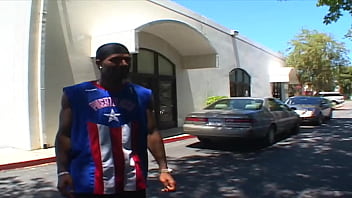 Kylie haze prende un enorme cazzo nero nel suo piccolo buco bianco