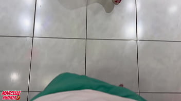 Amigas putinhas querem ser fudidas com força e roludo enche a cara delas de leite