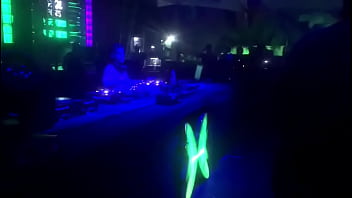 Joven usa vagina como controladora