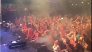 Joven usa vagina como controladora