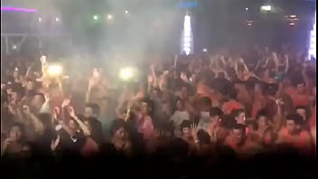 Joven usa vagina como controladora