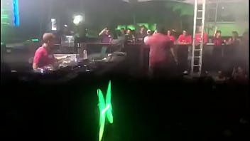 Joven usa vagina como controladora