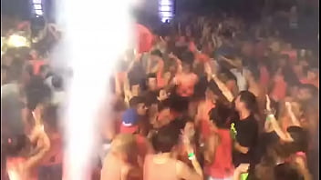 Joven usa vagina como controladora