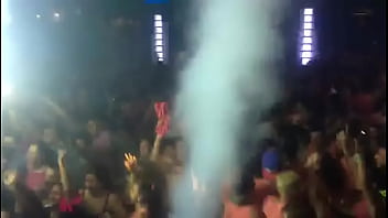 Joven usa vagina como controladora