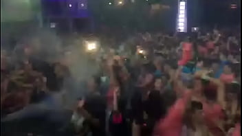 Joven usa vagina como controladora