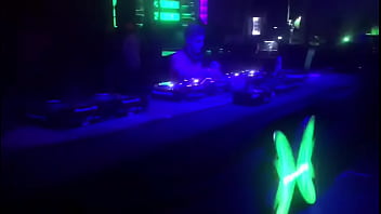 Joven usa vagina como controladora