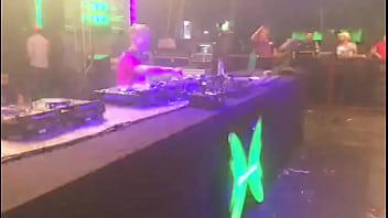 Joven usa vagina como controladora