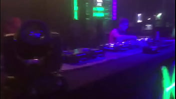 Joven usa vagina como controladora