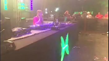 Joven usa vagina como controladora