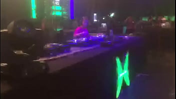 Joven usa vagina como controladora