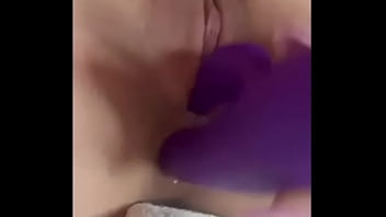 A rossmexicana le encanta meterse su dildo en el culo rica mexicana caliente