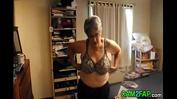 Gilfs tits granny big boobs porn video