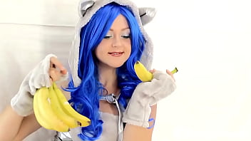 Hottie with blue hair masturbates infront of a camera