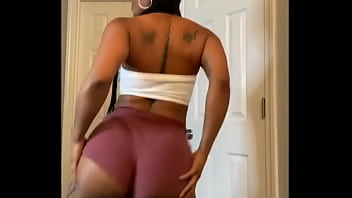 Ebony twerking