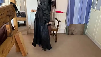 Lana gets home and fucks herself til she squirts