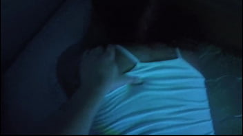 Voy a una fiesta y termino brincando en una verga ¡terrible