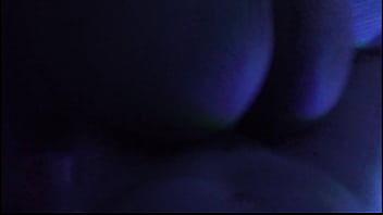 Voy a una fiesta y termino brincando en una verga ¡terrible