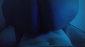 Voy a una fiesta y termino brincando en una verga ¡terrible