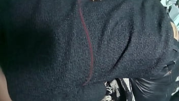 Le toco las tetas se la chupo y cogemos en cuatro