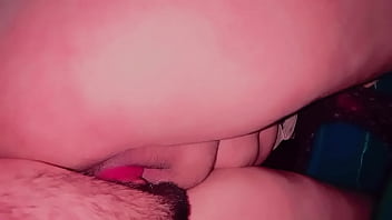 चाची की गीली चूत चाट कर पानी निकल दिया