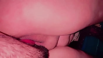 चाची की गीली चूत चाट कर पानी निकल दिया