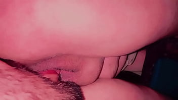 चाची की गीली चूत चाट कर पानी निकल दिया