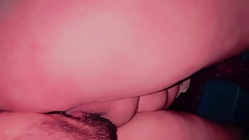 चाची की गीली चूत चाट कर पानी निकल दिया