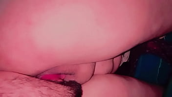 चाची की गीली चूत चाट कर पानी निकल दिया